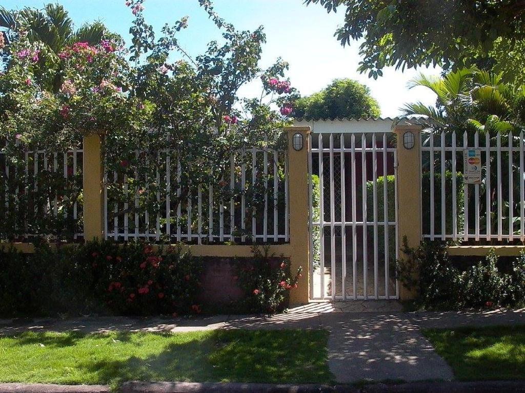 Hostal Casa Los Espinoza มานากัว ภายนอก รูปภาพ